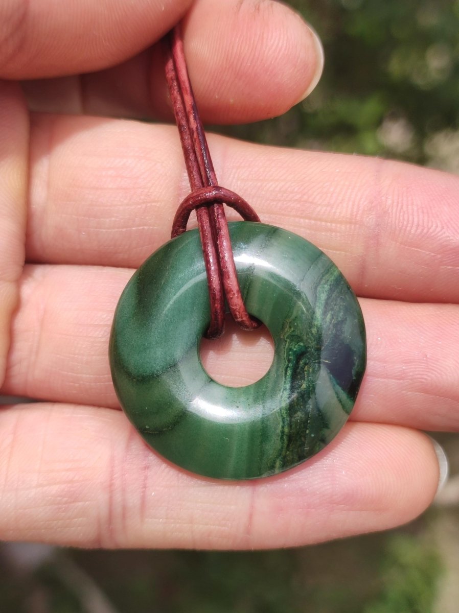 Africa Jade 30mm ~ Edelstein Donut Kette grün Natur Goa HIPPIE Heilstein Kristalle Anhänger Mann Frau Kind Geschenk Er Sie Bruder Schwester - Art of Nature Berlin