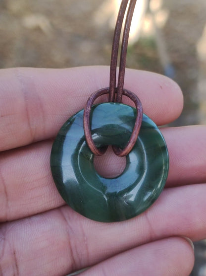 Africa Jade 30mm ~ Edelstein Donut Kette grün Natur Goa HIPPIE Heilstein Kristalle Anhänger Mann Frau Kind Geschenk Er Sie Bruder Schwester - Art of Nature Berlin