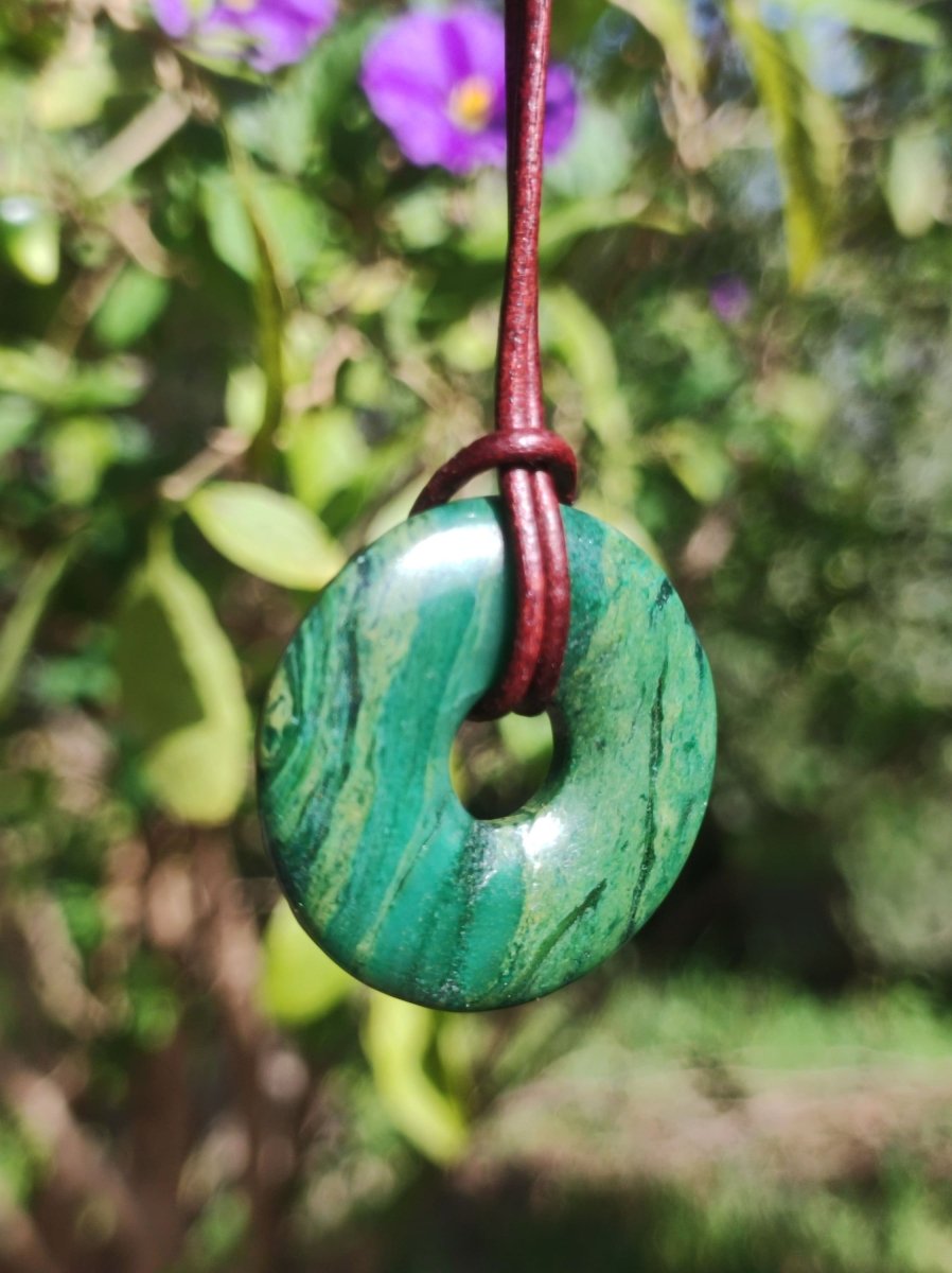 Africa Jade 30mm ~ Edelstein Donut Kette grün Natur Goa HIPPIE Heilstein Kristalle Anhänger Mann Frau Kind Geschenk Er Sie Bruder Schwester - Art of Nature Berlin