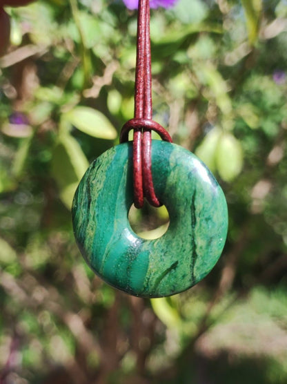 Africa Jade 30mm ~ Edelstein Donut Kette grün Natur Goa HIPPIE Heilstein Kristalle Anhänger Mann Frau Kind Geschenk Er Sie Bruder Schwester - Art of Nature Berlin