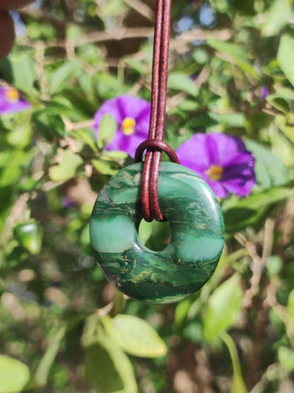 Africa Jade 30mm ~ Edelstein Donut Kette grün Natur Goa HIPPIE Heilstein Kristalle Anhänger Mann Frau Kind Geschenk Er Sie Bruder Schwester - Art of Nature Berlin