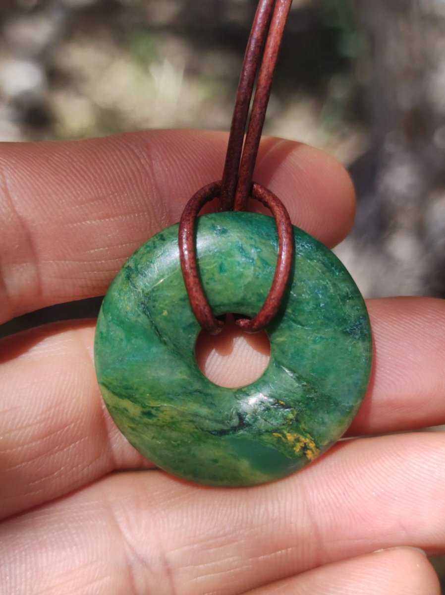 Africa Jade 30mm ~ Edelstein Donut Kette grün Natur Goa HIPPIE Heilstein Kristalle Anhänger Mann Frau Kind Geschenk Er Sie Bruder Schwester - Art of Nature Berlin