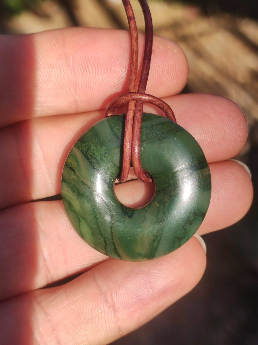 Africa Jade 30mm ~ Edelstein Donut Kette grün Natur Goa HIPPIE Heilstein Kristalle Anhänger Mann Frau Kind Geschenk Er Sie Bruder Schwester - Art of Nature Berlin