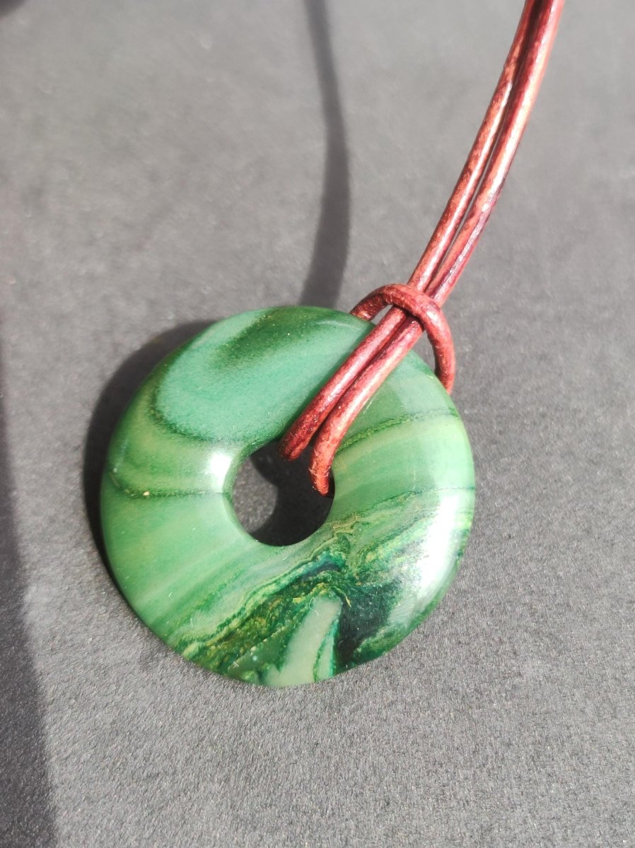 Africa Jade 30mm ~ Edelstein Donut Kette grün Natur Goa HIPPIE Heilstein Kristalle Anhänger Mann Frau Kind Geschenk Er Sie Bruder Schwester - Art of Nature Berlin