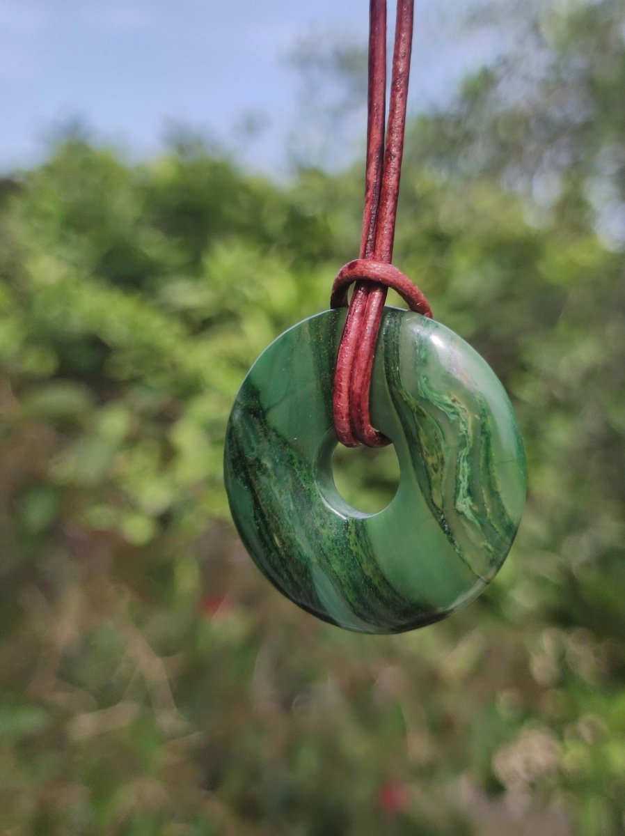 Africa Jade 30mm ~ Edelstein Donut Kette grün Natur Goa HIPPIE Heilstein Kristalle Anhänger Mann Frau Kind Geschenk Er Sie Bruder Schwester - Art of Nature Berlin
