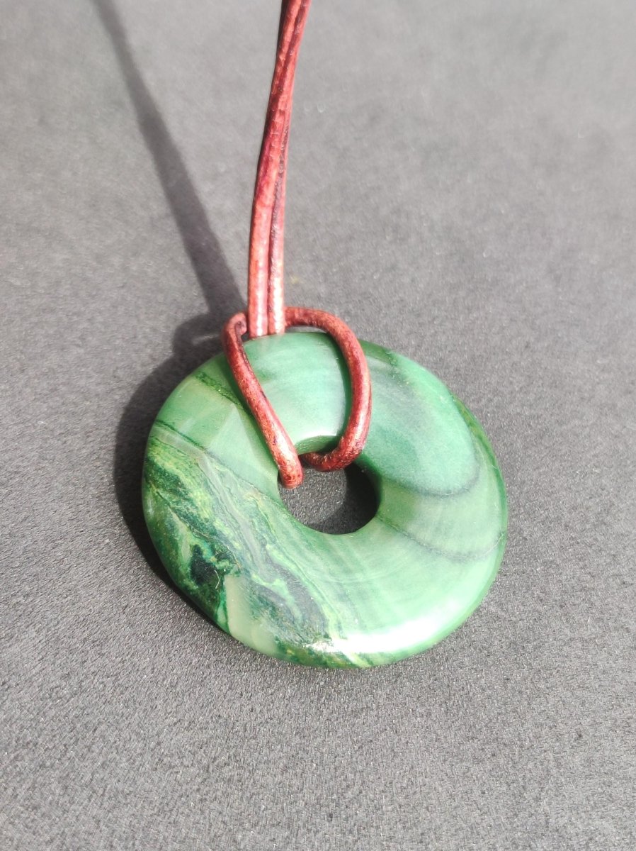 Africa Jade 30mm ~ Edelstein Donut Kette grün Natur Goa HIPPIE Heilstein Kristalle Anhänger Mann Frau Kind Geschenk Er Sie Bruder Schwester - Art of Nature Berlin