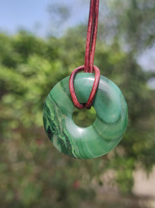 Africa Jade 30mm ~ Edelstein Donut Kette grün Natur Goa HIPPIE Heilstein Kristalle Anhänger Mann Frau Kind Geschenk Er Sie Bruder Schwester - Art of Nature Berlin
