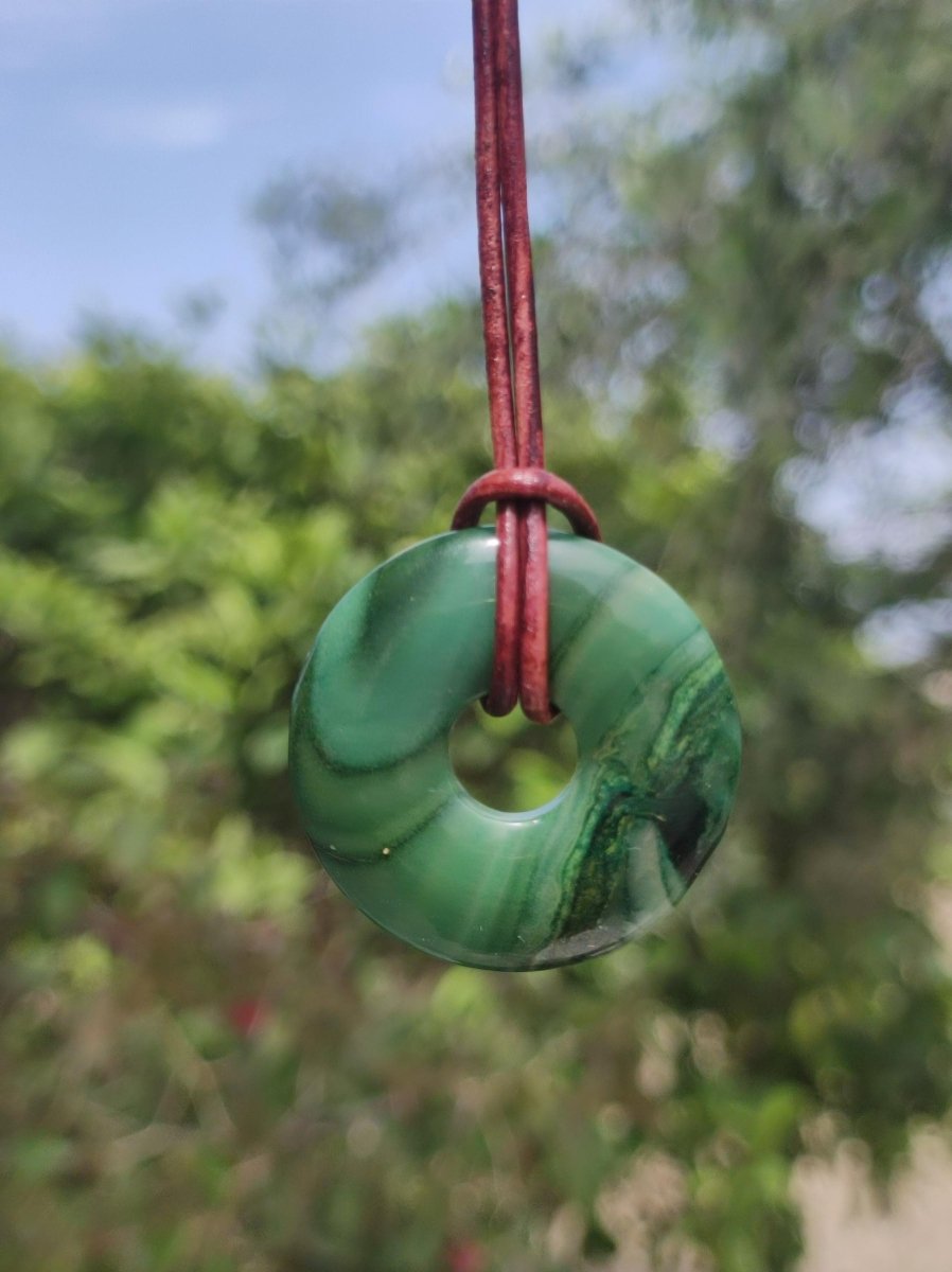 Africa Jade 30mm ~ Edelstein Donut Kette grün Natur Goa HIPPIE Heilstein Kristalle Anhänger Mann Frau Kind Geschenk Er Sie Bruder Schwester - Art of Nature Berlin