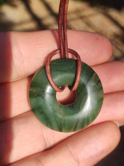 Africa Jade 30mm ~ Edelstein Donut Kette grün Natur Goa HIPPIE Heilstein Kristalle Anhänger Mann Frau Kind Geschenk Er Sie Bruder Schwester - Art of Nature Berlin