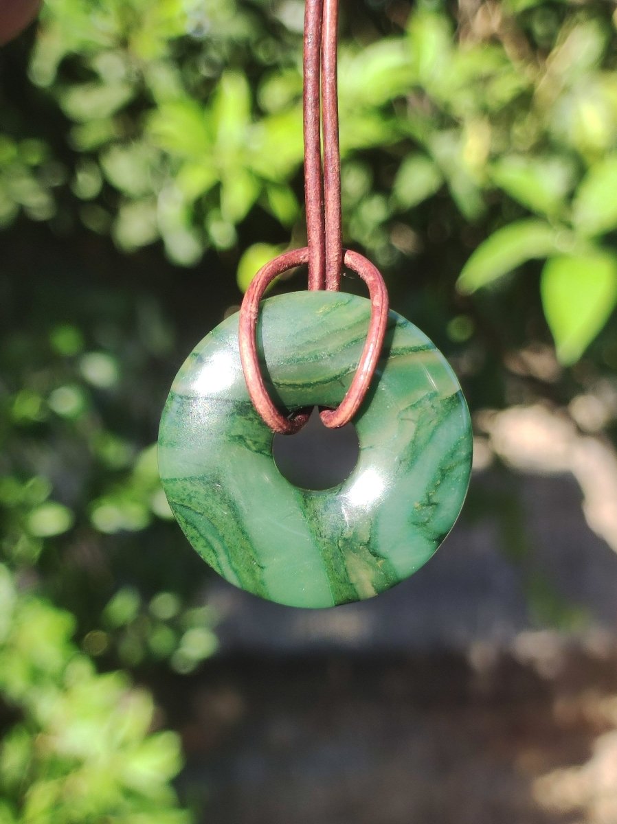 Africa Jade 30mm ~ Edelstein Donut Kette grün Natur Goa HIPPIE Heilstein Kristalle Anhänger Mann Frau Kind Geschenk Er Sie Bruder Schwester - Art of Nature Berlin