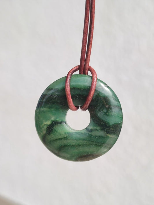 Africa Jade 30mm ~ Edelstein Donut Kette grün Natur Goa HIPPIE Heilstein Kristalle Anhänger Mann Frau Kind Geschenk Er Sie Bruder Schwester - Art of Nature Berlin