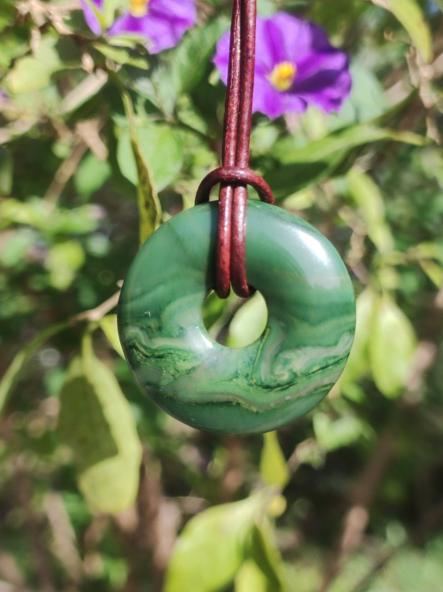 Africa Jade 30mm ~ Edelstein Donut Kette grün Natur Goa HIPPIE Heilstein Kristalle Anhänger Mann Frau Kind Geschenk Er Sie Bruder Schwester - Art of Nature Berlin