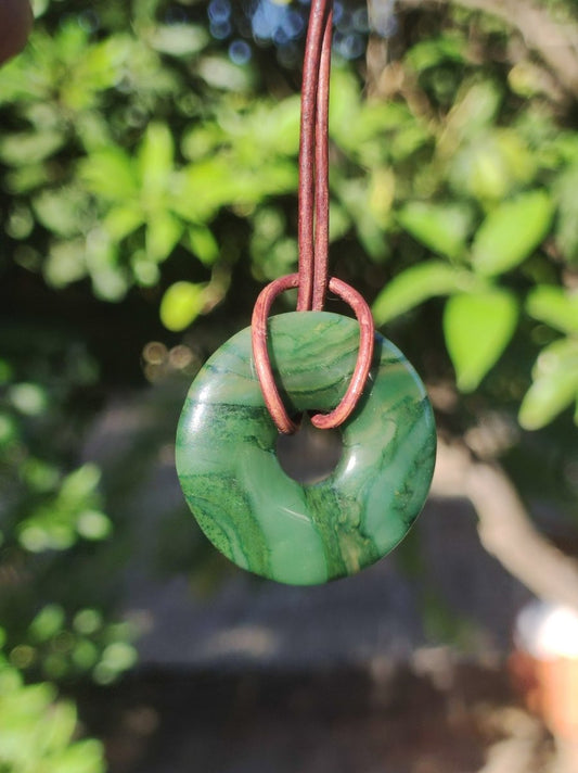 Africa Jade 30mm ~ Edelstein Donut Kette grün Natur Goa HIPPIE Heilstein Kristalle Anhänger Mann Frau Kind Geschenk Er Sie Bruder Schwester - Art of Nature Berlin