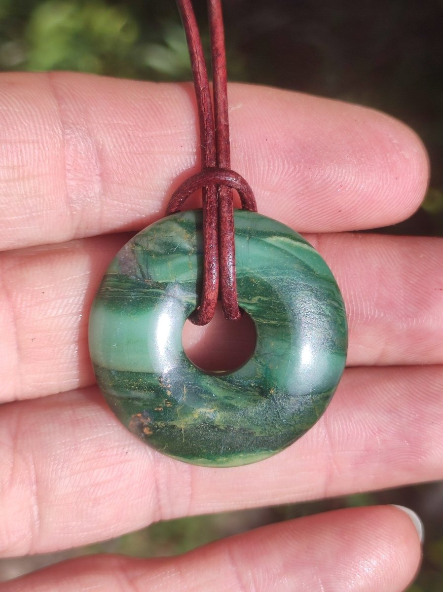 Africa Jade 30mm ~ Edelstein Donut Kette grün Natur Goa HIPPIE Heilstein Kristalle Anhänger Mann Frau Kind Geschenk Er Sie Bruder Schwester - Art of Nature Berlin