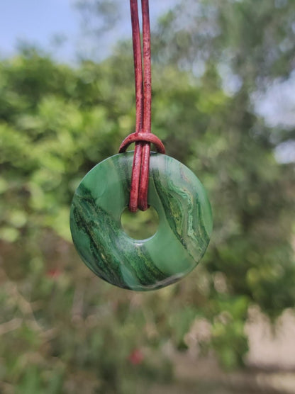 Africa Jade 30mm ~ Edelstein Donut Kette grün Natur Goa HIPPIE Heilstein Kristalle Anhänger Mann Frau Kind Geschenk Er Sie Bruder Schwester - Art of Nature Berlin