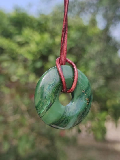 Africa Jade 30mm ~ Edelstein Donut Kette grün Natur Goa HIPPIE Heilstein Kristalle Anhänger Mann Frau Kind Geschenk Er Sie Bruder Schwester - Art of Nature Berlin