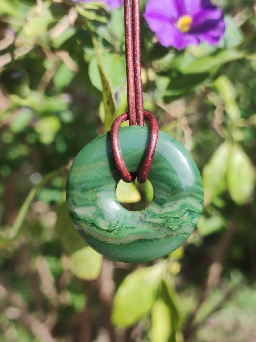 Africa Jade 30mm ~ Edelstein Donut Kette grün Natur Goa HIPPIE Heilstein Kristalle Anhänger Mann Frau Kind Geschenk Er Sie Bruder Schwester - Art of Nature Berlin