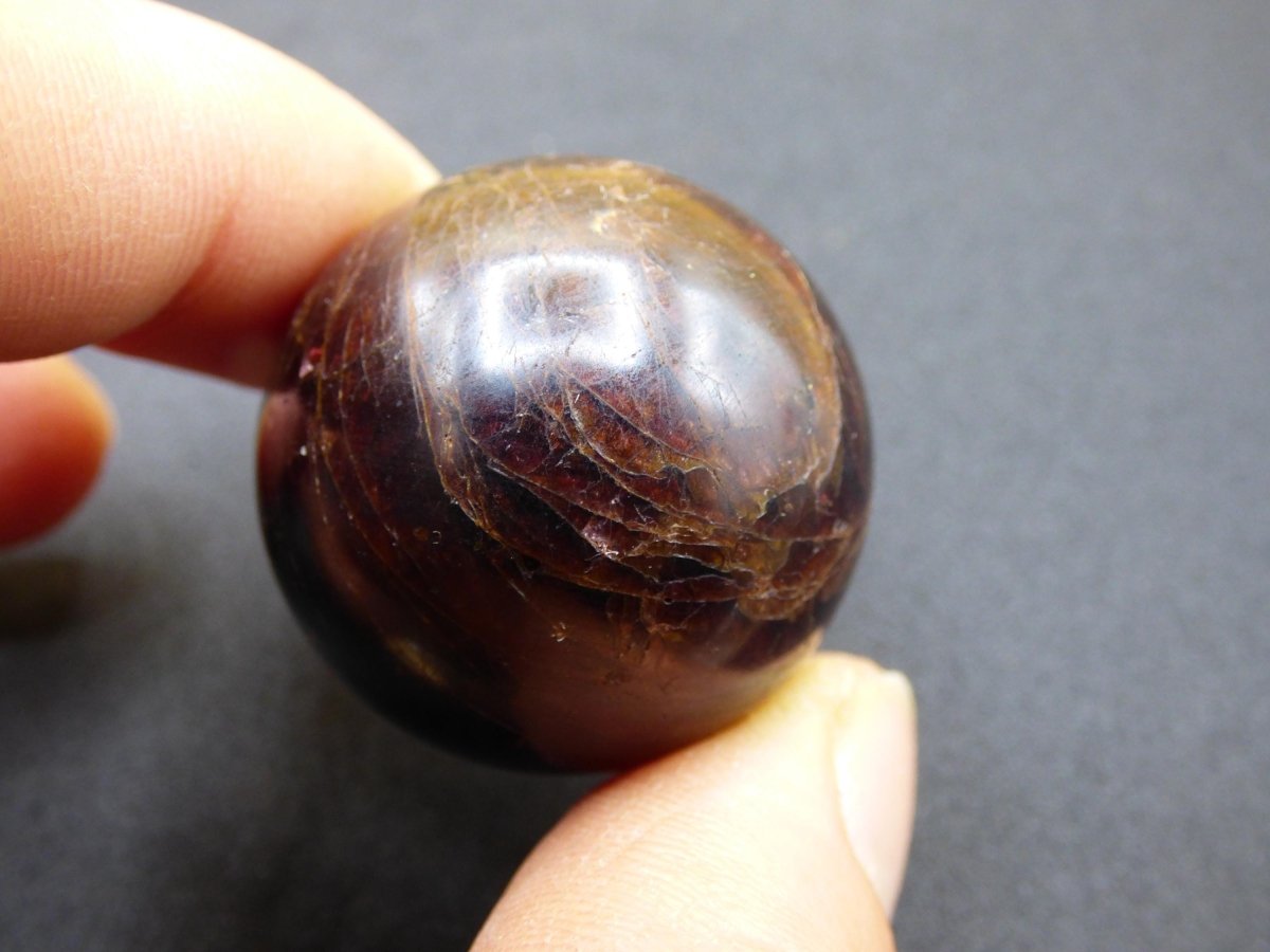 Almandin Granat - Edelstein Kugel rot Natur Heilstein Deko Kristall Geschenk Er Sie Mann Frau Freundin Haus Wohnung Energie Selten Sammler - Art of Nature Berlin