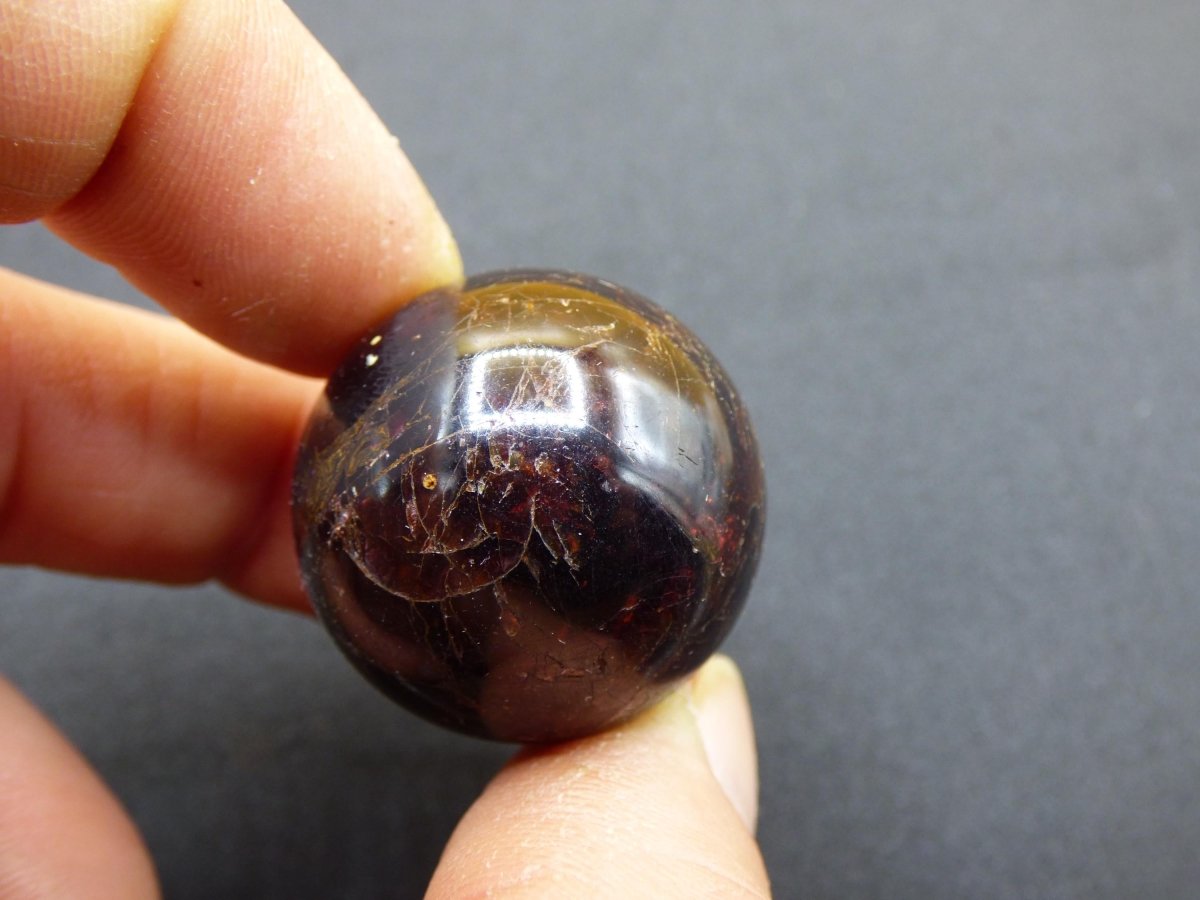 Almandin Granat - Edelstein Kugel rot Natur Heilstein Deko Kristall Geschenk Er Sie Mann Frau Freundin Haus Wohnung Energie Selten Sammler - Art of Nature Berlin