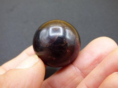 Almandin Granat - Edelstein Kugel rot Natur Heilstein Deko Kristall Geschenk Er Sie Mann Frau Freundin Haus Wohnung Energie Selten Sammler - Art of Nature Berlin