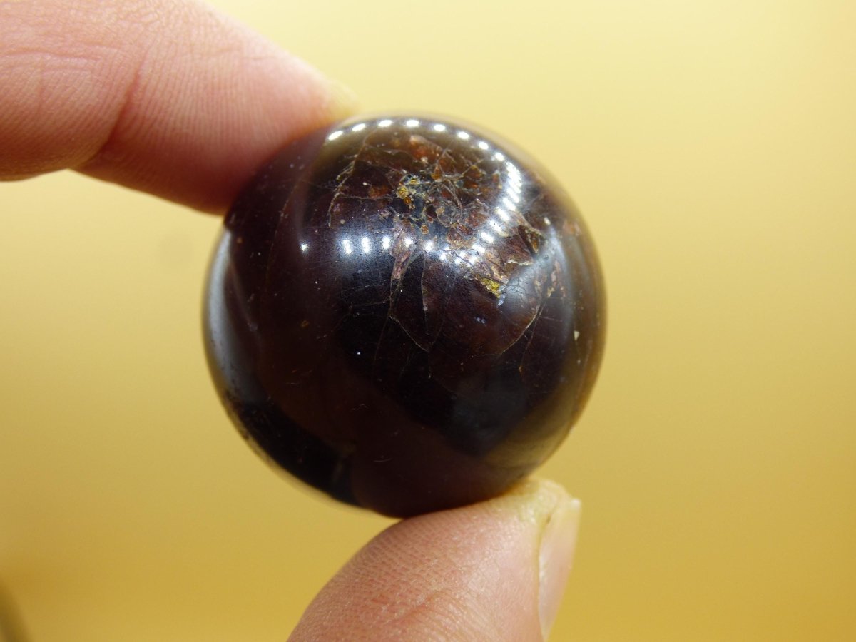 Almandin Granat - Edelstein Kugel rot Natur Heilstein Deko Kristall Geschenk Er Sie Mann Frau Freundin Haus Wohnung Energie Selten Sammler - Art of Nature Berlin