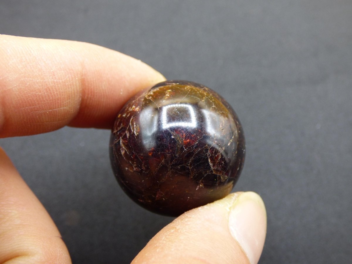 Almandin Granat - Edelstein Kugel rot Natur Heilstein Deko Kristall Geschenk Er Sie Mann Frau Freundin Haus Wohnung Energie Selten Sammler - Art of Nature Berlin