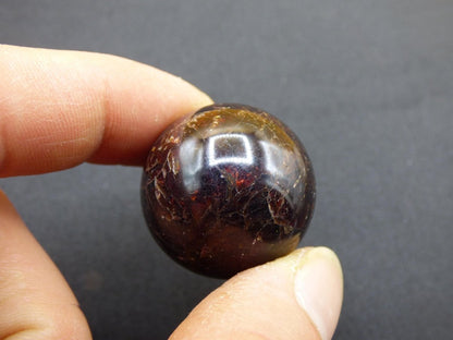 Almandin Granat - Edelstein Kugel rot Natur Heilstein Deko Kristall Geschenk Er Sie Mann Frau Freundin Haus Wohnung Energie Selten Sammler - Art of Nature Berlin