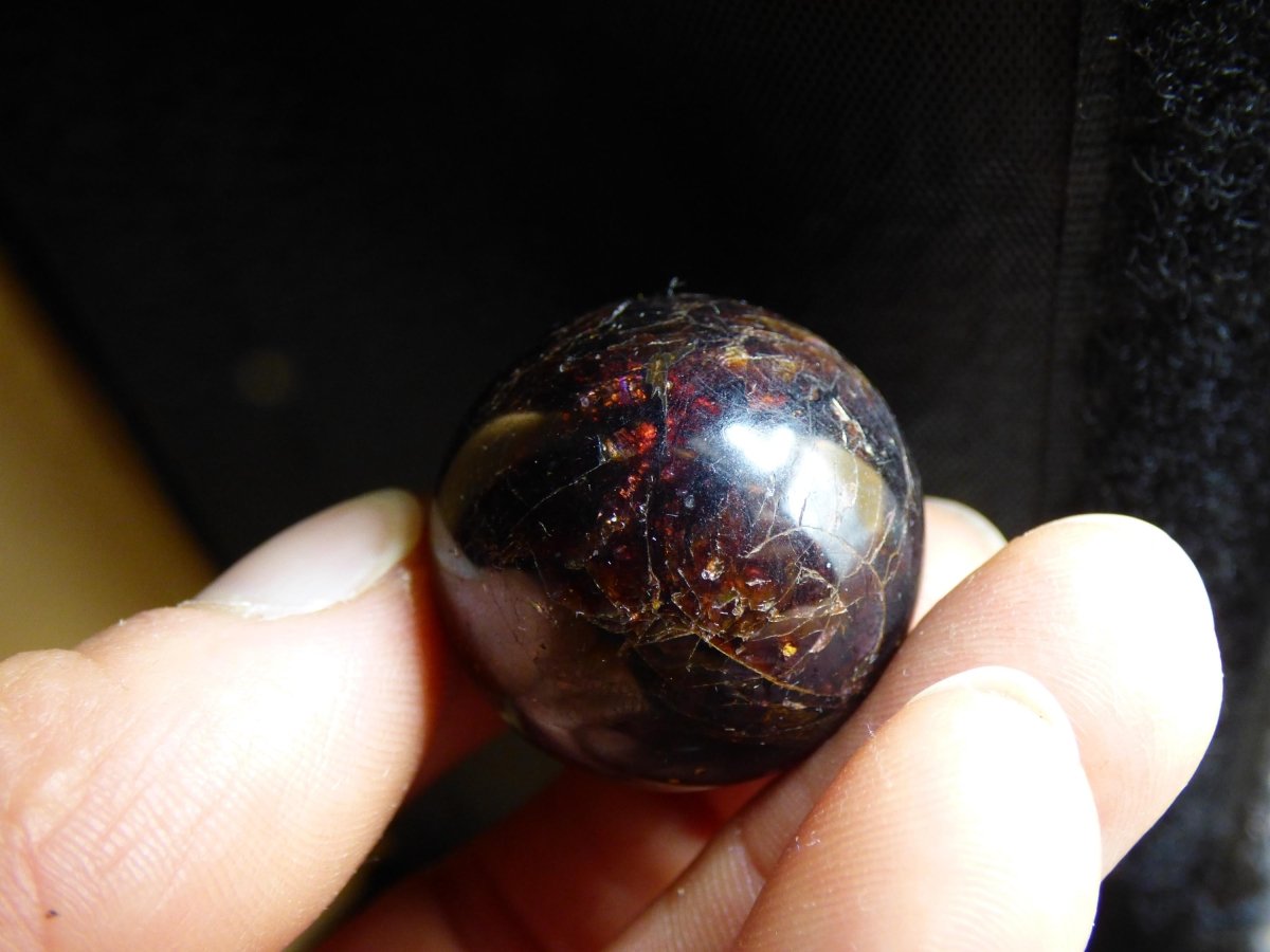 Almandin Granat - Edelstein Kugel rot Natur Heilstein Deko Kristall Geschenk Er Sie Mann Frau Freundin Haus Wohnung Energie Selten Sammler - Art of Nature Berlin