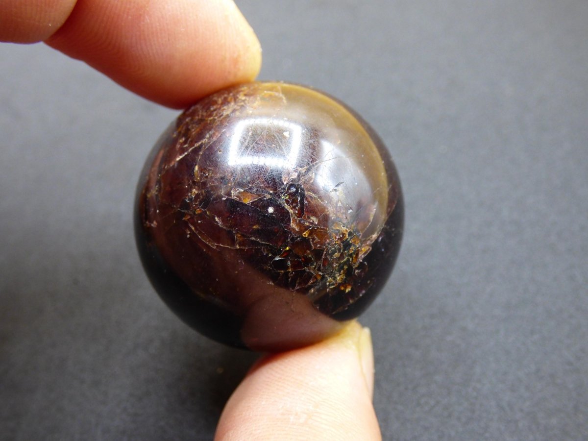 Almandin Granat - Edelstein Kugel rot Natur Heilstein Deko Kristall Geschenk Er Sie Mann Frau Freundin Haus Wohnung Energie Selten Sammler - Art of Nature Berlin