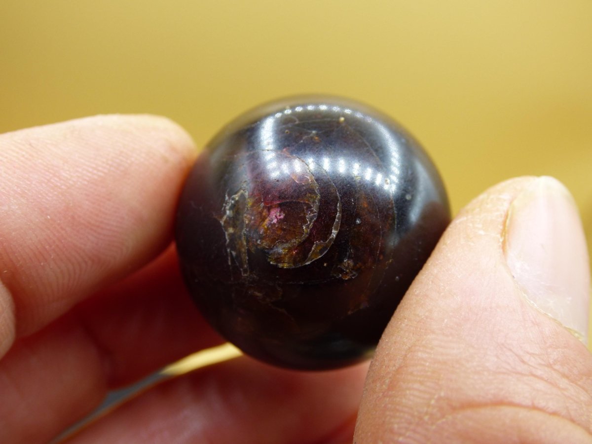 Almandin Granat - Edelstein Kugel rot Natur Heilstein Deko Kristall Geschenk Er Sie Mann Frau Freundin Haus Wohnung Energie Selten Sammler - Art of Nature Berlin