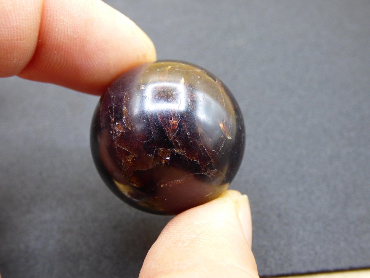 Almandin Granat - Edelstein Kugel rot Natur Heilstein Deko Kristall Geschenk Er Sie Mann Frau Freundin Haus Wohnung Energie Selten Sammler - Art of Nature Berlin