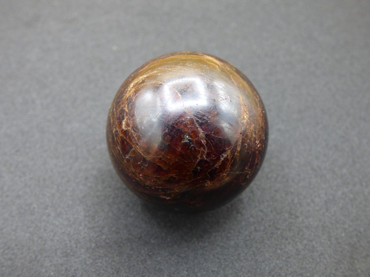 Almandin Granat - Edelstein Kugel rot Natur Heilstein Deko Kristall Geschenk Er Sie Mann Frau Freundin Haus Wohnung Energie Selten Sammler - Art of Nature Berlin