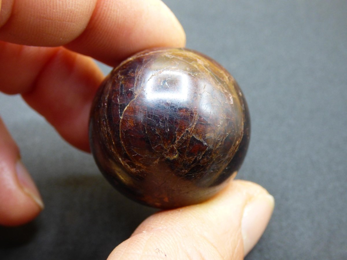 Almandin Granat - Edelstein Kugel rot Natur Heilstein Deko Kristall Geschenk Er Sie Mann Frau Freundin Haus Wohnung Energie Selten Sammler - Art of Nature Berlin