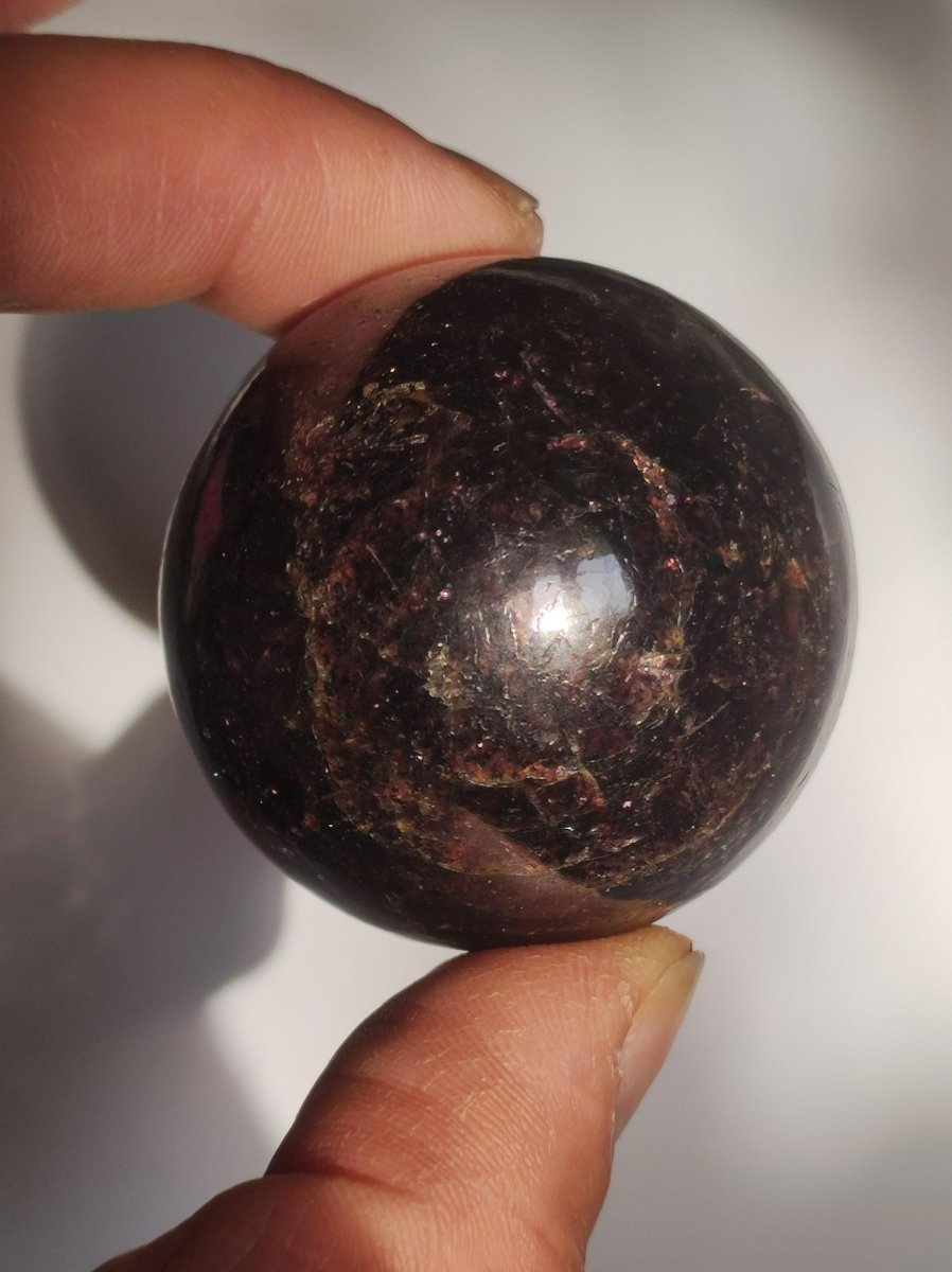 Almandin Granat ~ Magische Edelstein Kugel Massage & Deko Sphere Crystal Spielkugel Meditation ~HIPPIE ~GOA~Boho~Ethno~Heilstein - Art of Nature Berlin