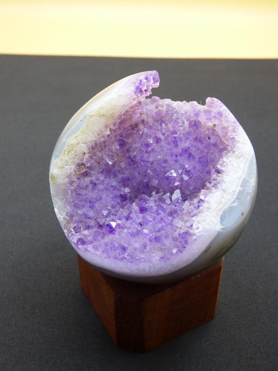 Amethyst Achat Geode Kugel ~ Magische Edelstein Deko Kristall Stufe Sphere Heilstein lila Energie Wohnen Rarität Sammler Geschenk - Art of Nature Berlin