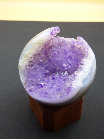 Amethyst Achat Geode Kugel ~ Magische Edelstein Deko Kristall Stufe Sphere Heilstein lila Energie Wohnen Rarität Sammler Geschenk - Art of Nature Berlin