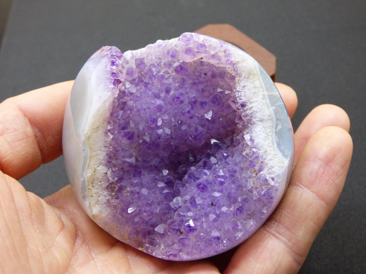 Amethyst Achat Geode Kugel ~ Magische Edelstein Deko Kristall Stufe Sphere Heilstein lila Energie Wohnen Rarität Sammler Geschenk - Art of Nature Berlin