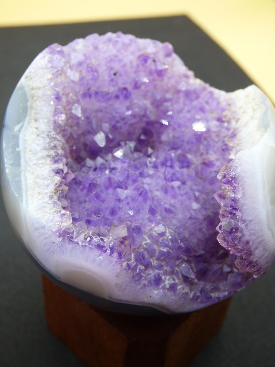 Amethyst Achat Geode Kugel ~ Magische Edelstein Deko Kristall Stufe Sphere Heilstein lila Energie Wohnen Rarität Sammler Geschenk - Art of Nature Berlin