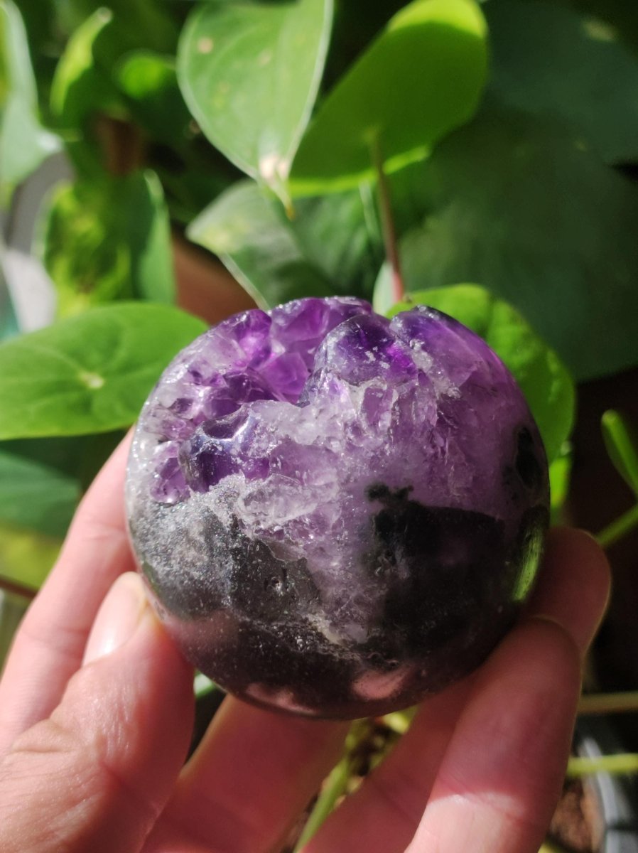 Amethyst Geode Kugel ~ Magische Edelstein Deko Kristall Stufe Sphere Ball Heilstein Spielkugel Meditation HIPPIE GOA Boho Ethno lila Energie - Art of Nature Berlin