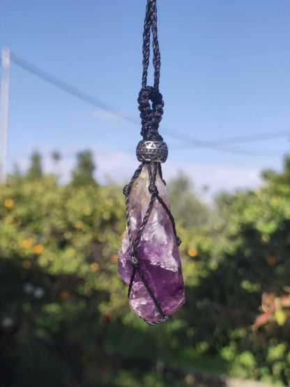 Amethyst roh ~ Makramee Edelstein Kette lila Natur Rarität Heilstein Kristall HIPPIE Boho Mann Frau Mutter Geschenk Er Sie roh Mineral - Art of Nature Berlin