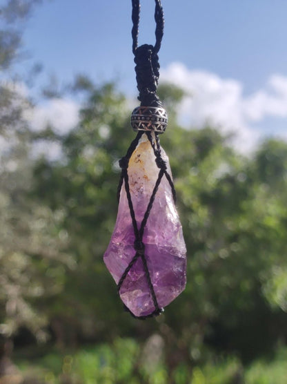 Amethyst roh ~ Makramee Edelstein Kette lila Natur Rarität Heilstein Kristall HIPPIE Boho Mann Frau Mutter Geschenk Er Sie roh Mineral - Art of Nature Berlin