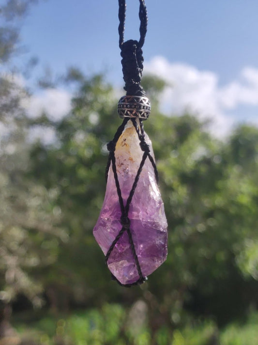 Amethyst roh ~ Makramee Edelstein Kette lila Natur Rarität Heilstein Kristall HIPPIE Boho Mann Frau Mutter Geschenk Er Sie roh Mineral - Art of Nature Berlin