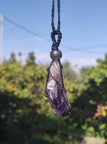Amethyst roh ~ Makramee Edelstein Kette lila Natur Rarität Heilstein Kristall HIPPIE Boho Mann Frau Mutter Geschenk Er Sie roh Mineral - Art of Nature Berlin