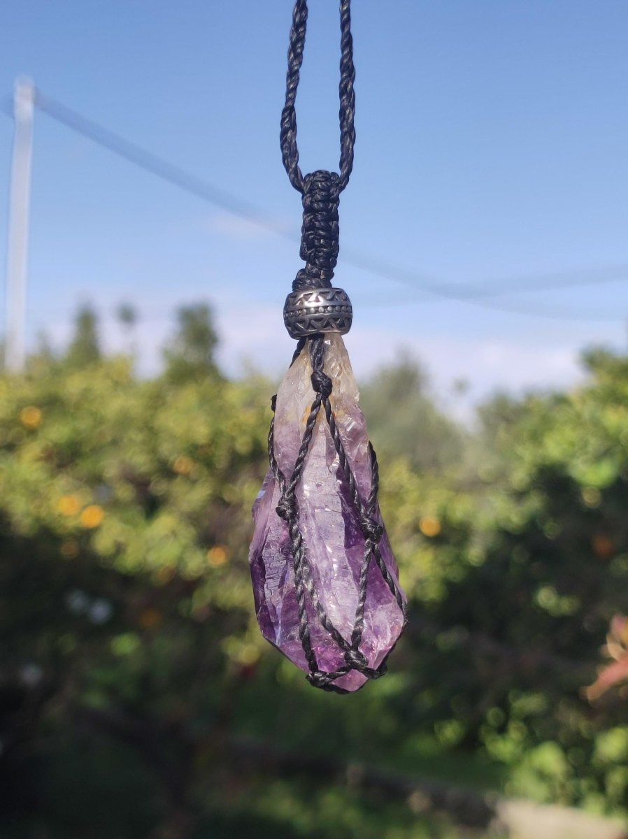 Amethyst roh ~ Makramee Edelstein Kette lila Natur Rarität Heilstein Kristall HIPPIE Boho Mann Frau Mutter Geschenk Er Sie roh Mineral - Art of Nature Berlin