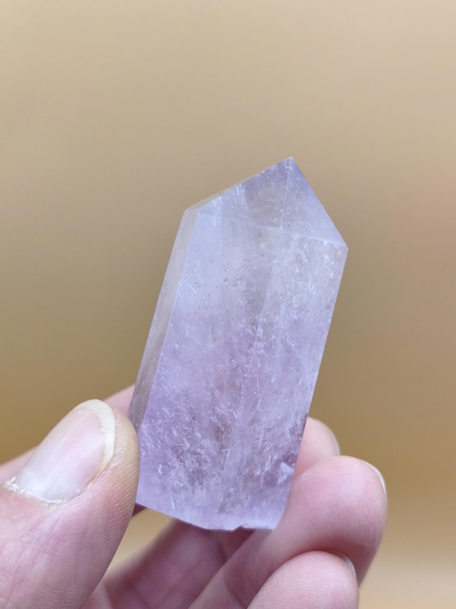 Amethyst Turm Point Spitze lila Kristall Point Magische Edelstein Deko Haus Fensterbank Kristall Wohn Energie Chakra Heilstein Natur Unikat - Art of Nature Berlin