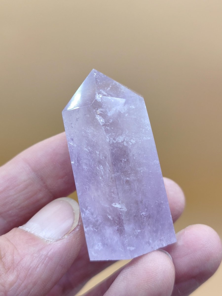Amethyst Turm Point Spitze lila Kristall Point Magische Edelstein Deko Haus Fensterbank Kristall Wohn Energie Chakra Heilstein Natur Unikat - Art of Nature Berlin