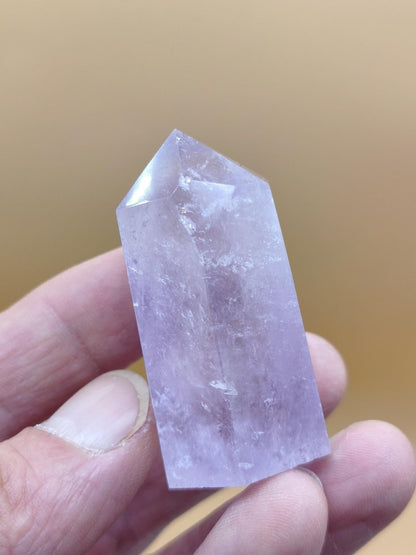 Amethyst Turm Point Spitze lila Kristall Point Magische Edelstein Deko Haus Fensterbank Kristall Wohn Energie Chakra Heilstein Natur Unikat - Art of Nature Berlin