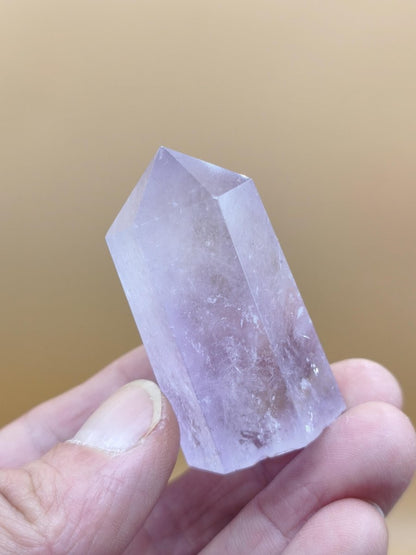 Amethyst Turm Point Spitze lila Kristall Point Magische Edelstein Deko Haus Fensterbank Kristall Wohn Energie Chakra Heilstein Natur Unikat - Art of Nature Berlin