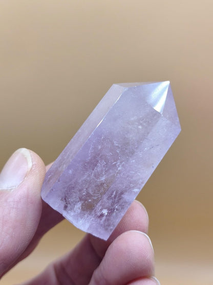 Amethyst Turm Point Spitze lila Kristall Point Magische Edelstein Deko Haus Fensterbank Kristall Wohn Energie Chakra Heilstein Natur Unikat - Art of Nature Berlin