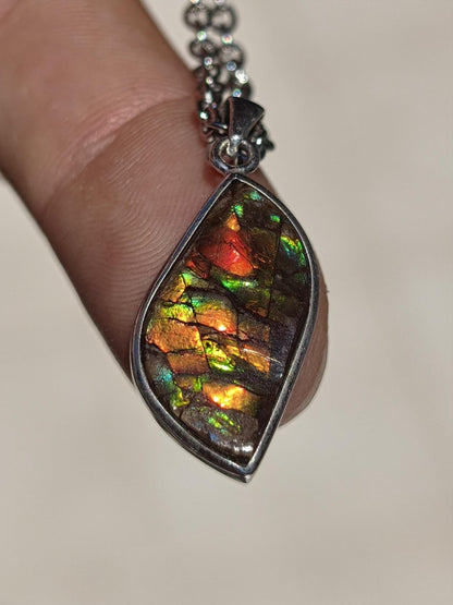 Ammolite Edelstein Kette 925 Sterling Silber ~ Opalisierend ~HIPPIE~GOA~Boho~Ethno~Nature~Heilstein~Fossil~Selten~Sammler~Magic~Grün~Flash - Art of Nature Berlin